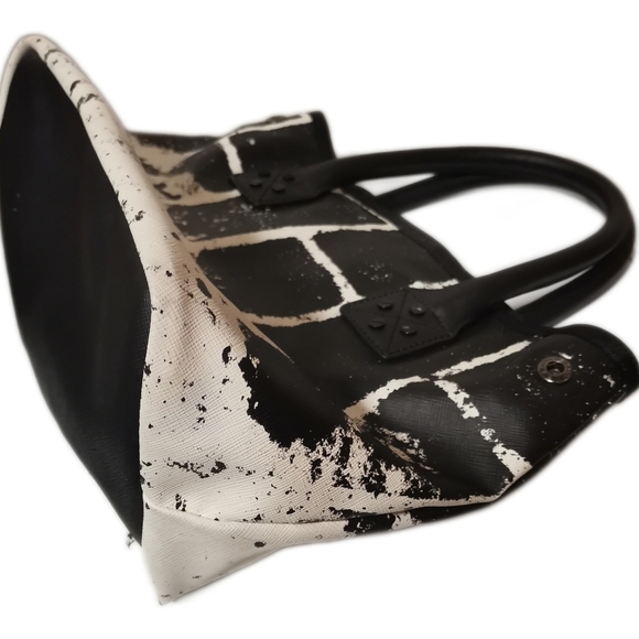 L. A. M. B WHITE AND BLACK LEATHER BAG. - Picture 3 of 10